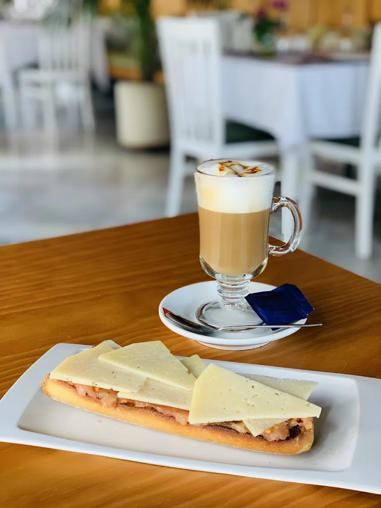 Kirsty Wood_Andalucía Resto-Bar_Garrucha_review