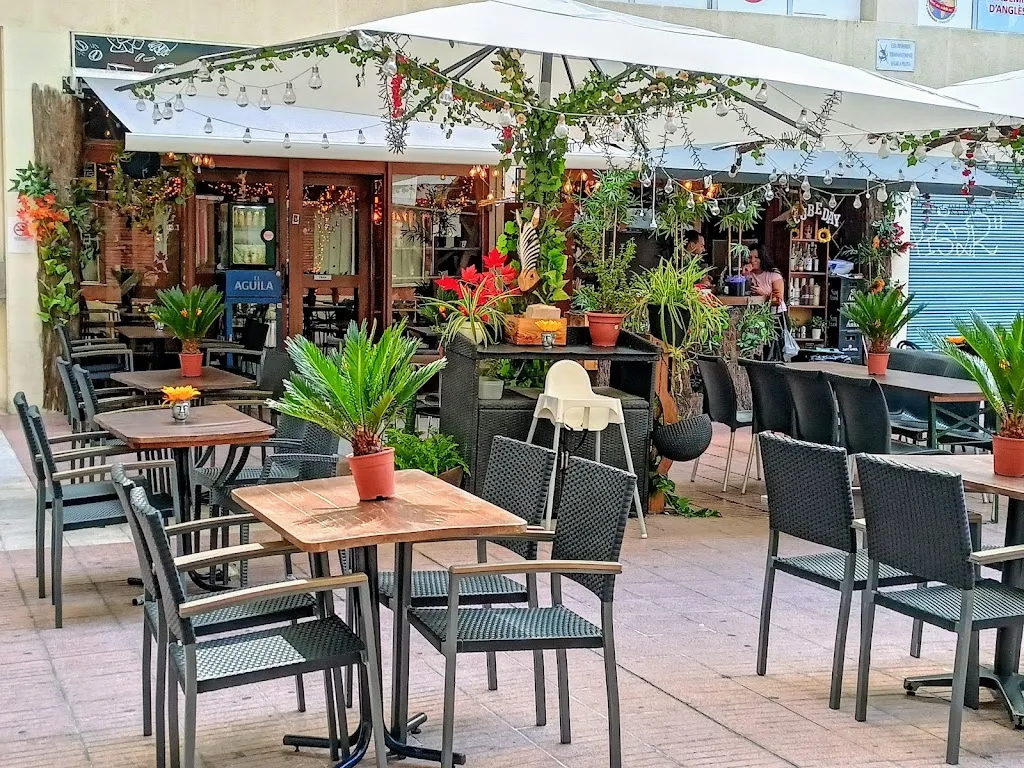 THE CUBE DAY restaurant in Tarragona