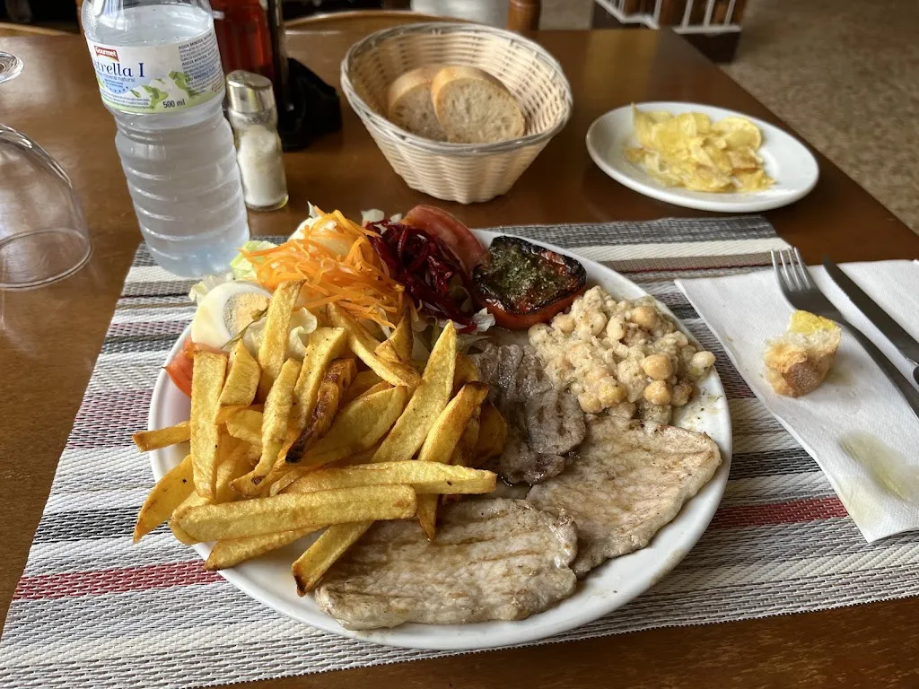 Morgan Woods_Bar-Rest. 