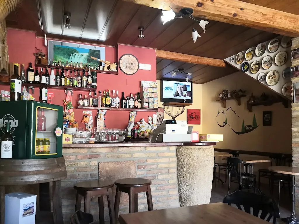 Ca La Montserrat restaurant in Vallclara