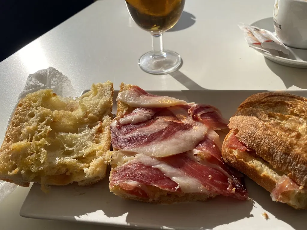 Ignasi Senen_El Pilar del Joan - Bar Rest._Vallmoll_review