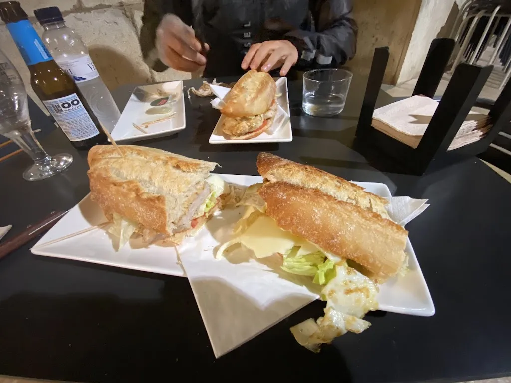 Pol Puig Collderram_Bar La Plaça_Ulldecona_review