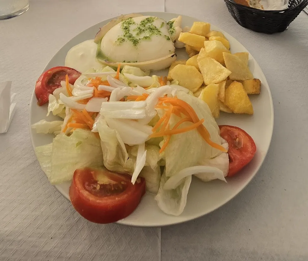 Crystyan Laurentyu Tinca_Centre Recreatiu_Vilallonga del Camp_review