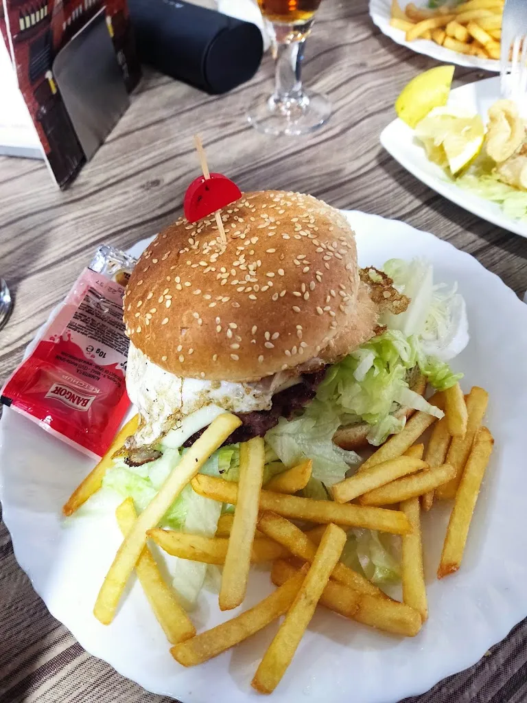 Taberna Mc Coy_Macael_slider_image_3