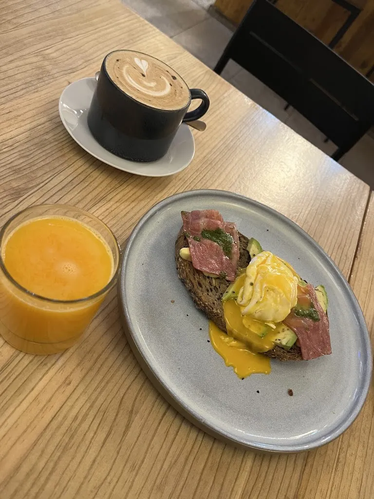 Menu_Raíces Café y Arte - Café de especialidad y Brunch_Libros_immagine_6