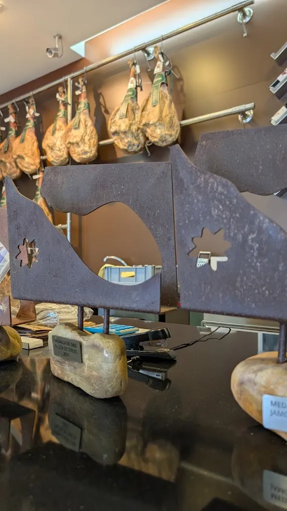 Nacho Chambó_Jamones Pastor S L_Mora de Rubielos_review