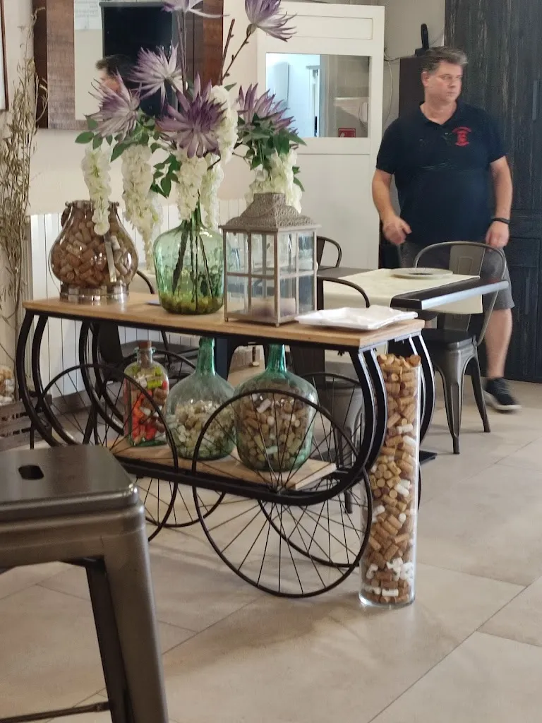 teresa llinas_Bar Restaurante Piscina_Oliete_recensione