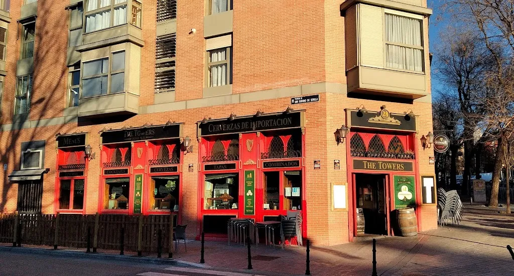 The Towers Pub restaurant in Olmos Los