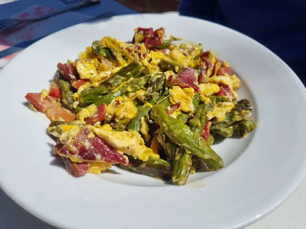 José Miguel Gil_Bar Tele-Club MSR Multiservicio Rural San Blas de Peracense_Peracense_review