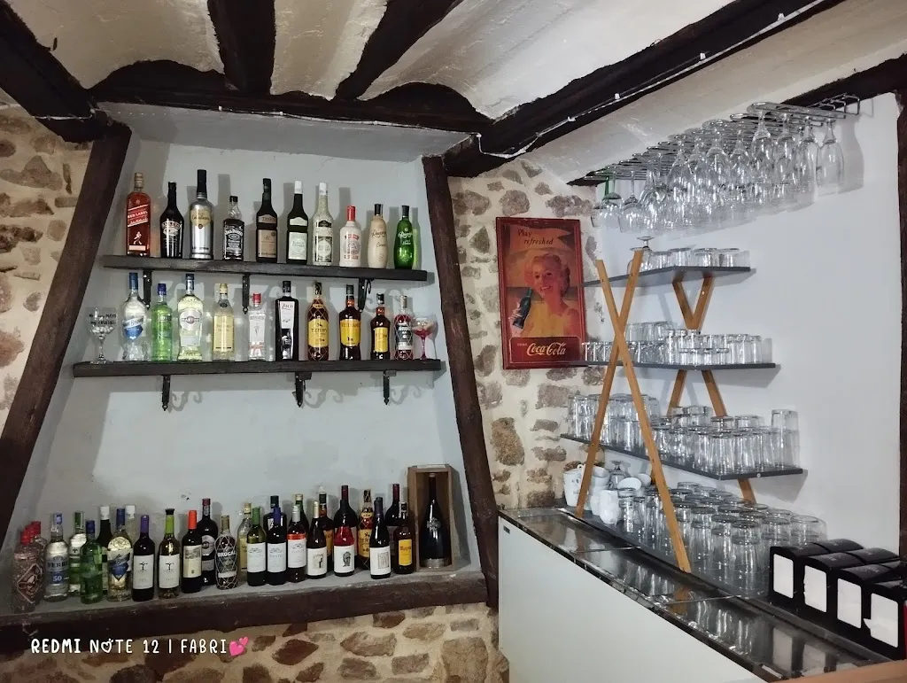 Apartamentos rurales "Los Sauces" restaurant in Pozuel del Campo