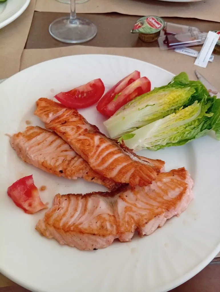 Sergio Mateo mira_Bar restaurante El Salón_Riodeva_recensione