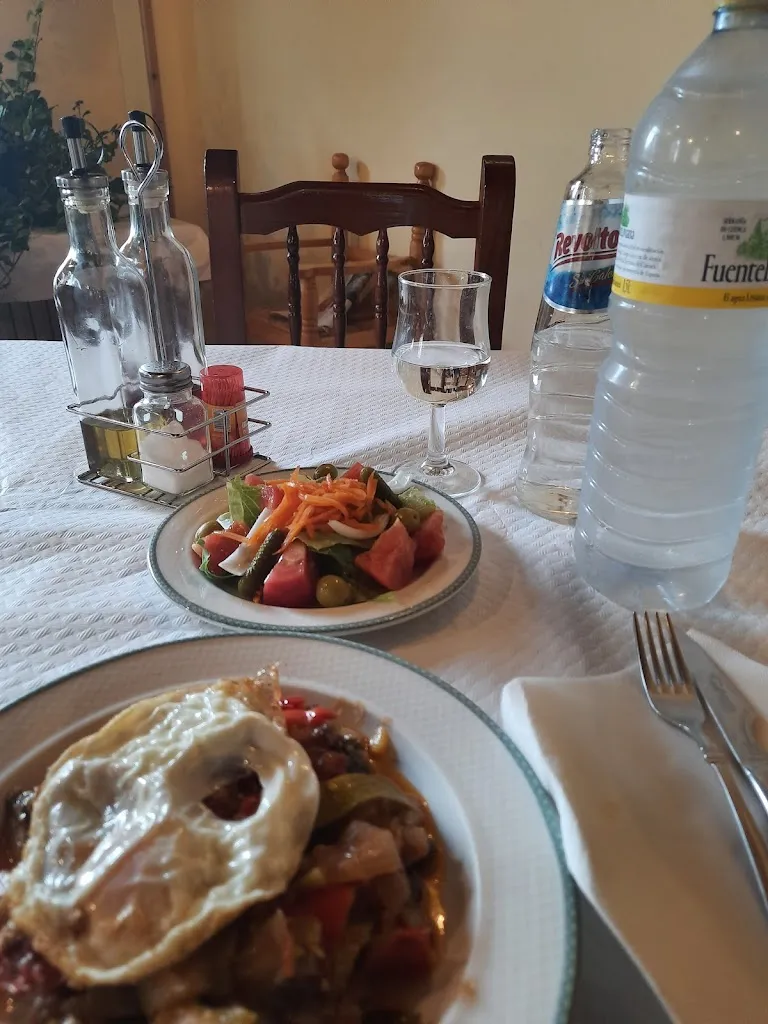 A Starbuck_Hostal restaurante Entre Portales_Puertomingalvo_review