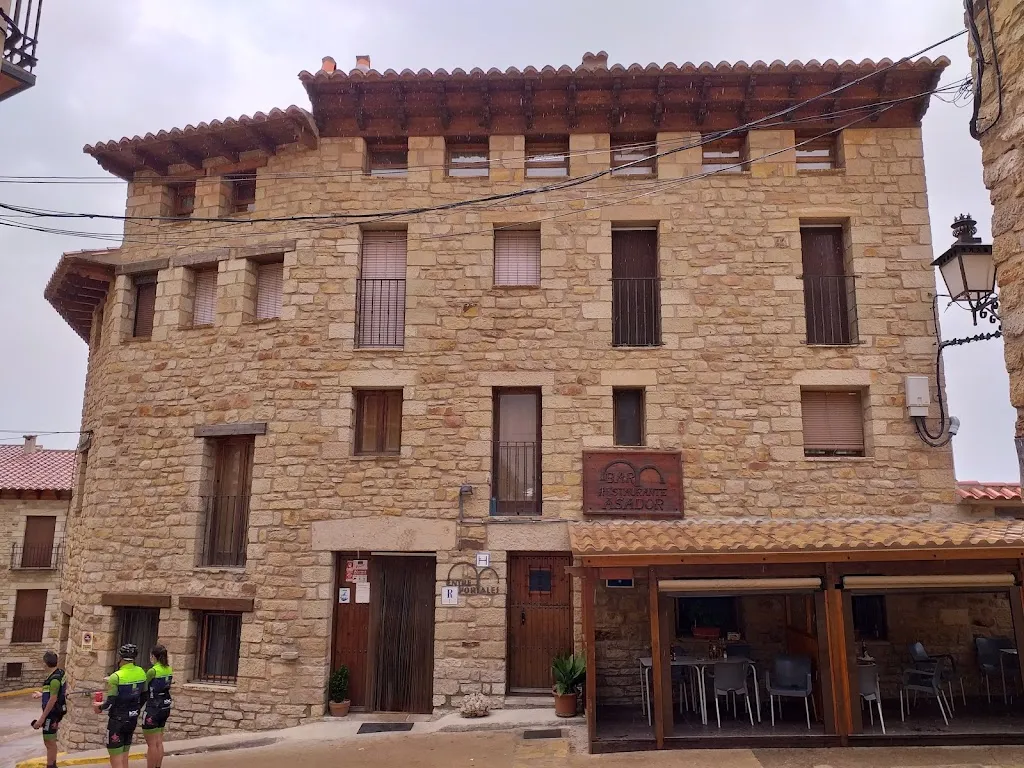 Hostal restaurante Entre Portales restaurant in Puertomingalvo