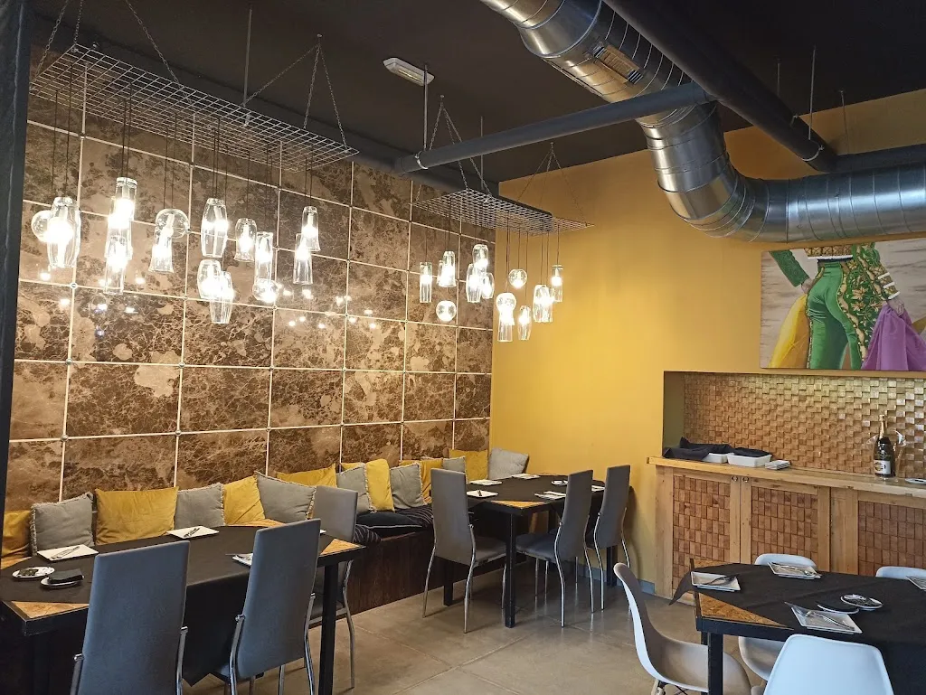 Platos Rotos_Macael_slider_image_1