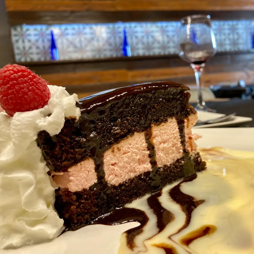 Platos Rotos_Macael_slider_image_2