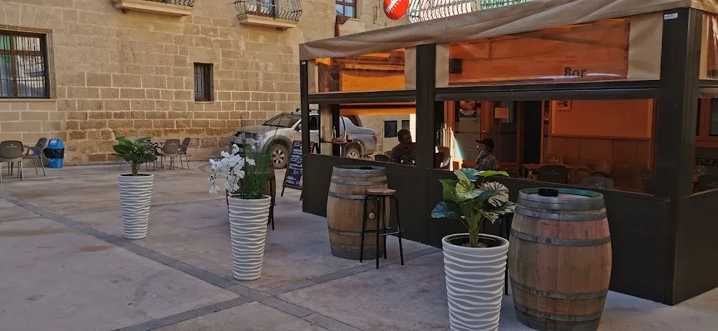 CAFÉ BAR HERRERO. restaurant in Valdealgorfa