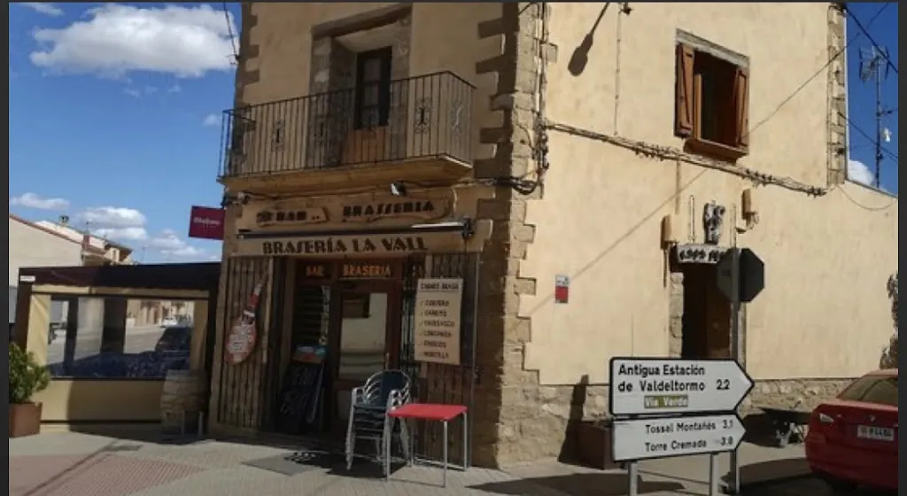 BAR BRASERÍA LA VALL. restaurant in Valdeltormo