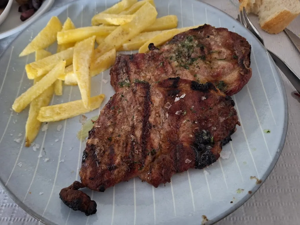 BAR BRASERÍA LA VALL._Valdeltormo_slider_image_3