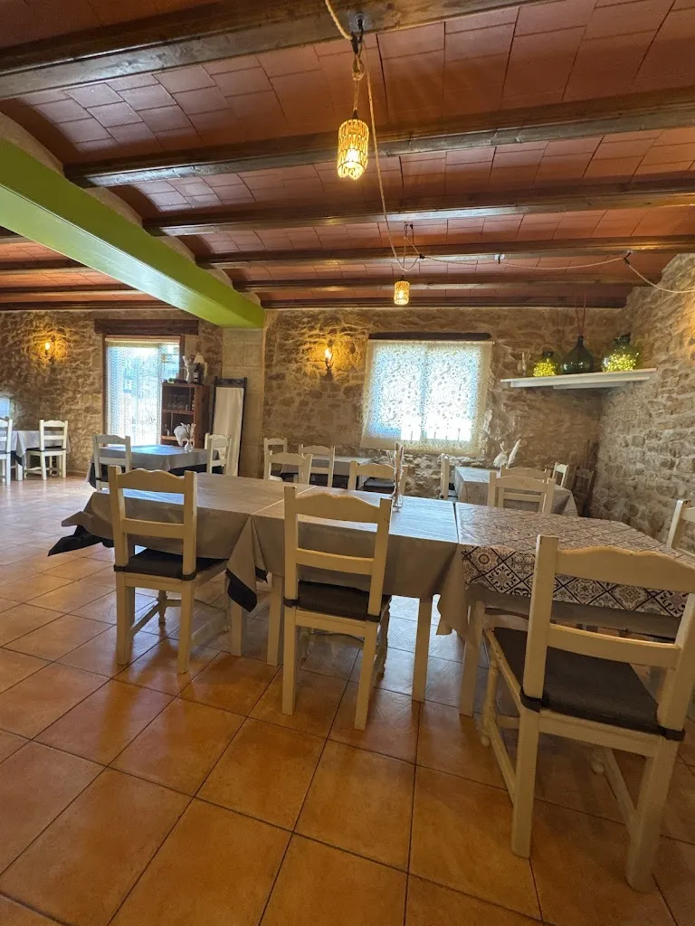 Bar Restaurante La Telleria restaurant in Valjunquera