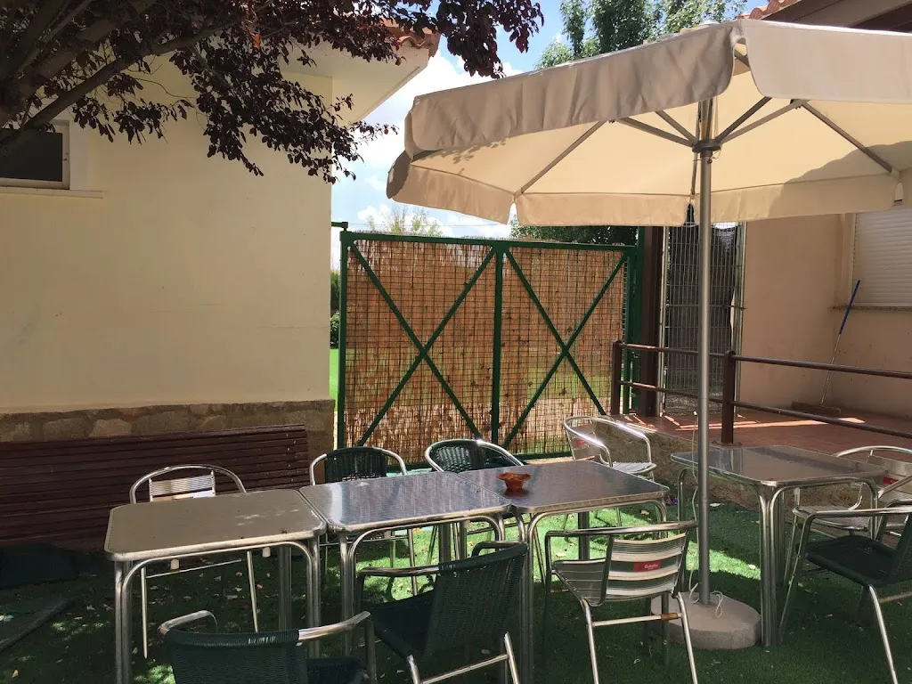 Bar Piscinas restaurant in Villafranca del Campo