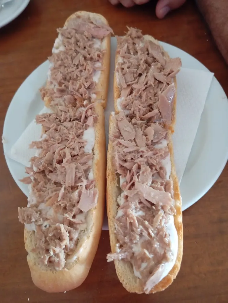 Manuela Megia_Meson Porras Mojonera_Mojonera La_review