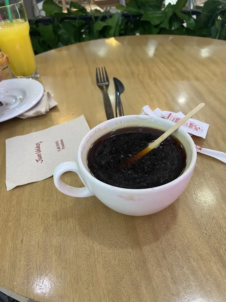 Deboralorena López_Juan Valdez Café - Batán Shopping_Valdecuenca_review