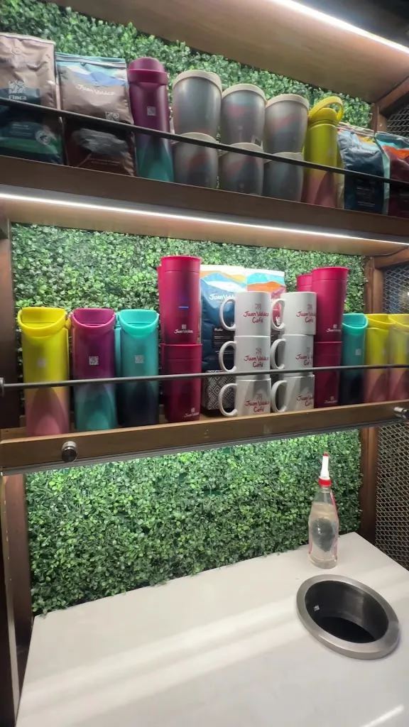 Juan Valdez Café - Parque Calderón Cuenca_Valdecuenca_slider_image_2