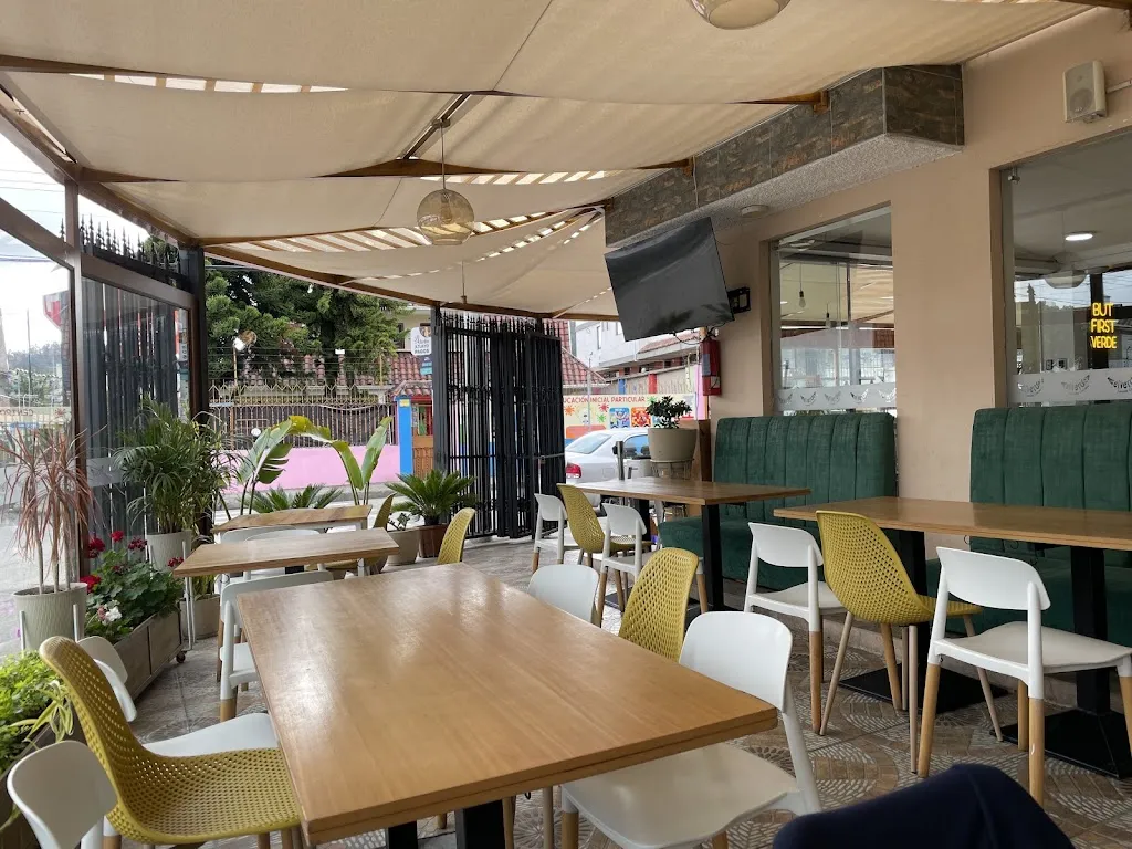 El Verde "Comida Costeña" restaurant in Valdecuenca