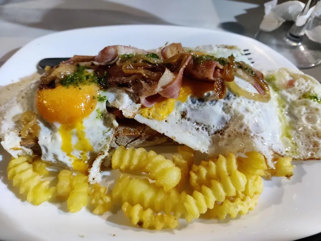 César Torrejón López_Burger Chris_Alameda de la Sagra_review