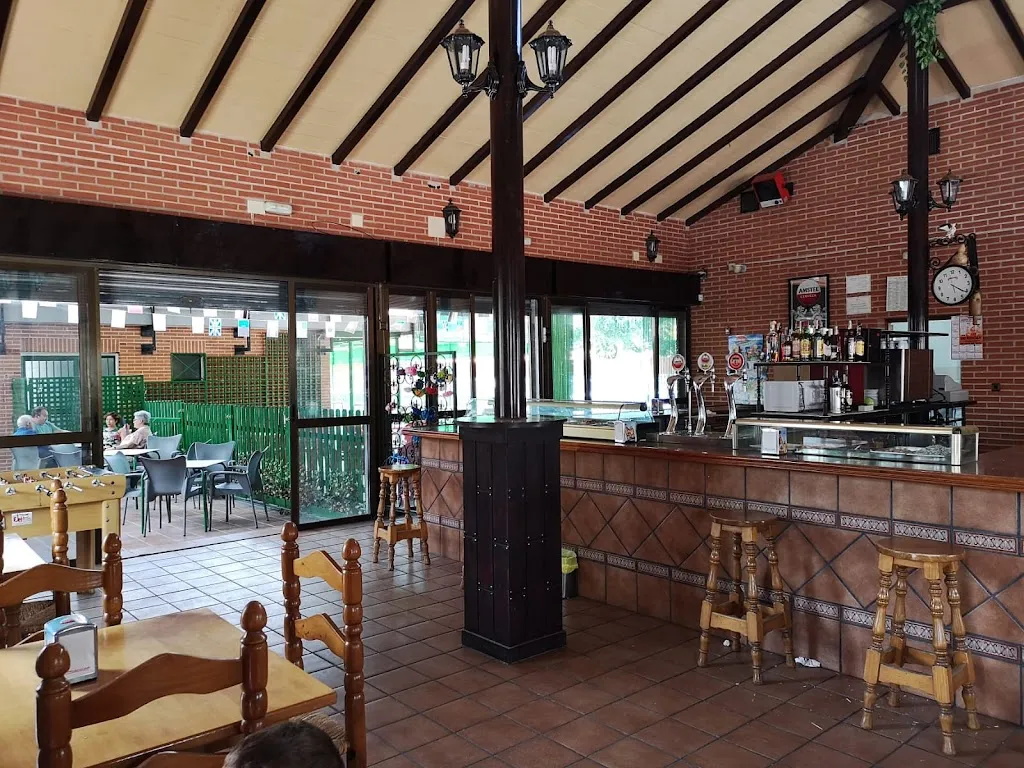 Bar la piscina_Alcabón_slider_image_1