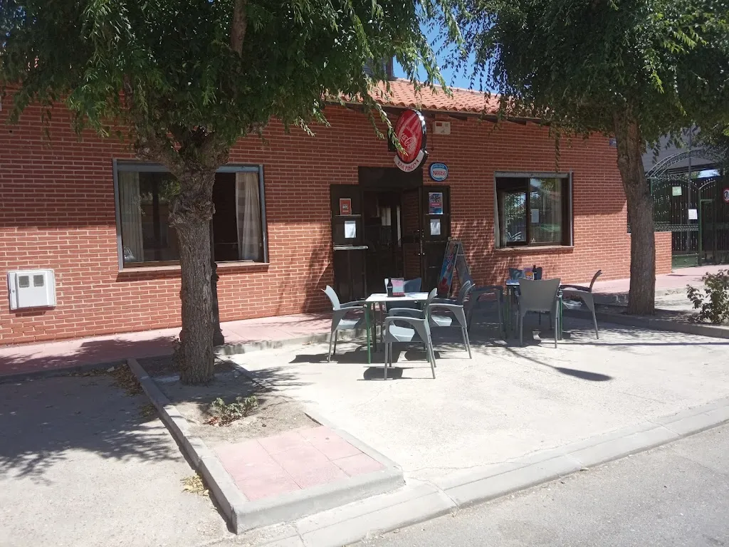 Bar la piscina_Alcabón_slider_image_2