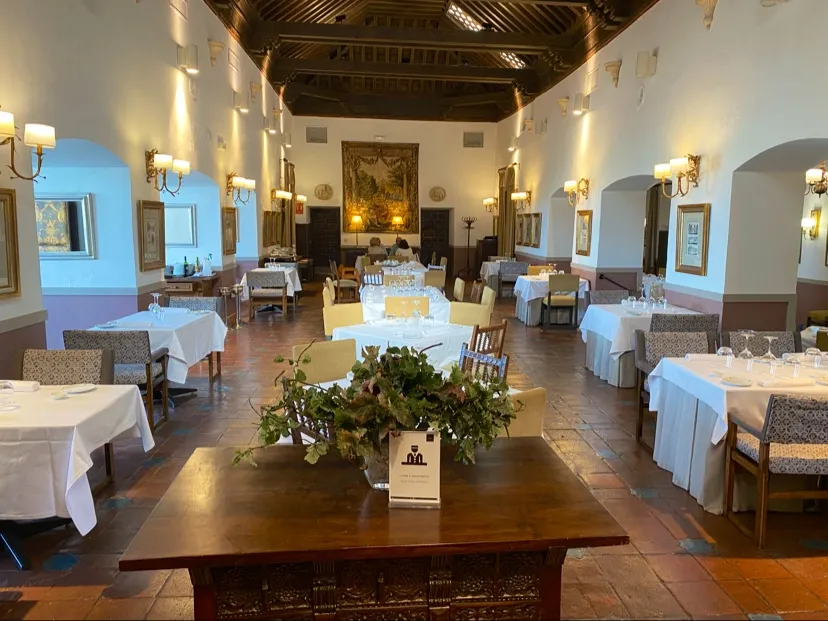 Salon Comedor. Restaurante Parador de Oropesa restaurant in Alcañizo