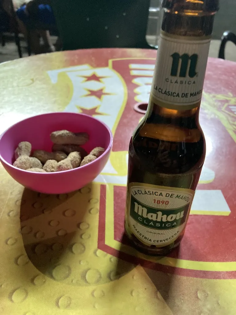 Pedro Gonzalez_Bar Salero_Aldeanueva de San Bartolomé_review