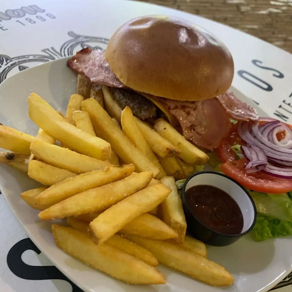 Cafetería- Restaurante 