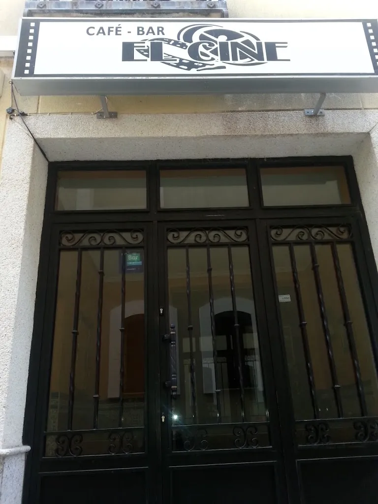 Café Bar el Cine restaurant in Belvis de la Jara