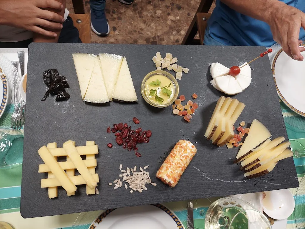 Café Bar el Cine_Belvis de la Jara_slider_image_3