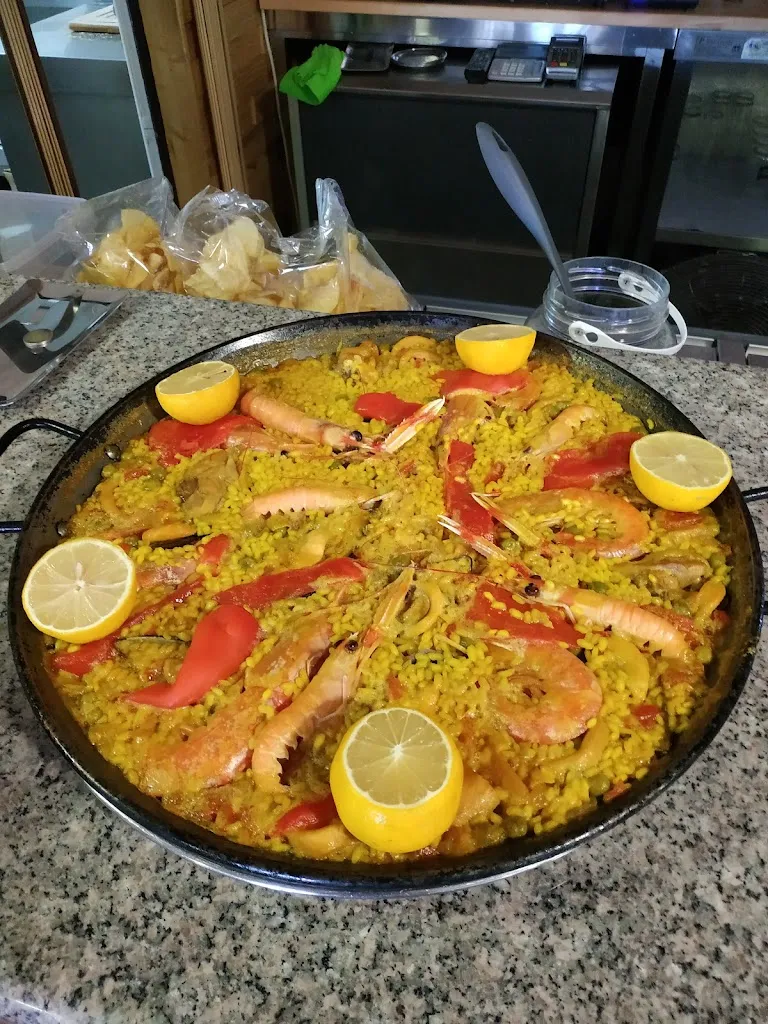 Bar Club Social Las Perdices restaurant in Bargas