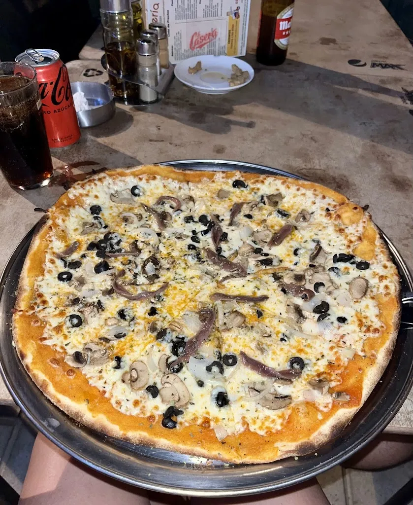 Pizzeria 4 Caminos_Níjar_slider_image_3