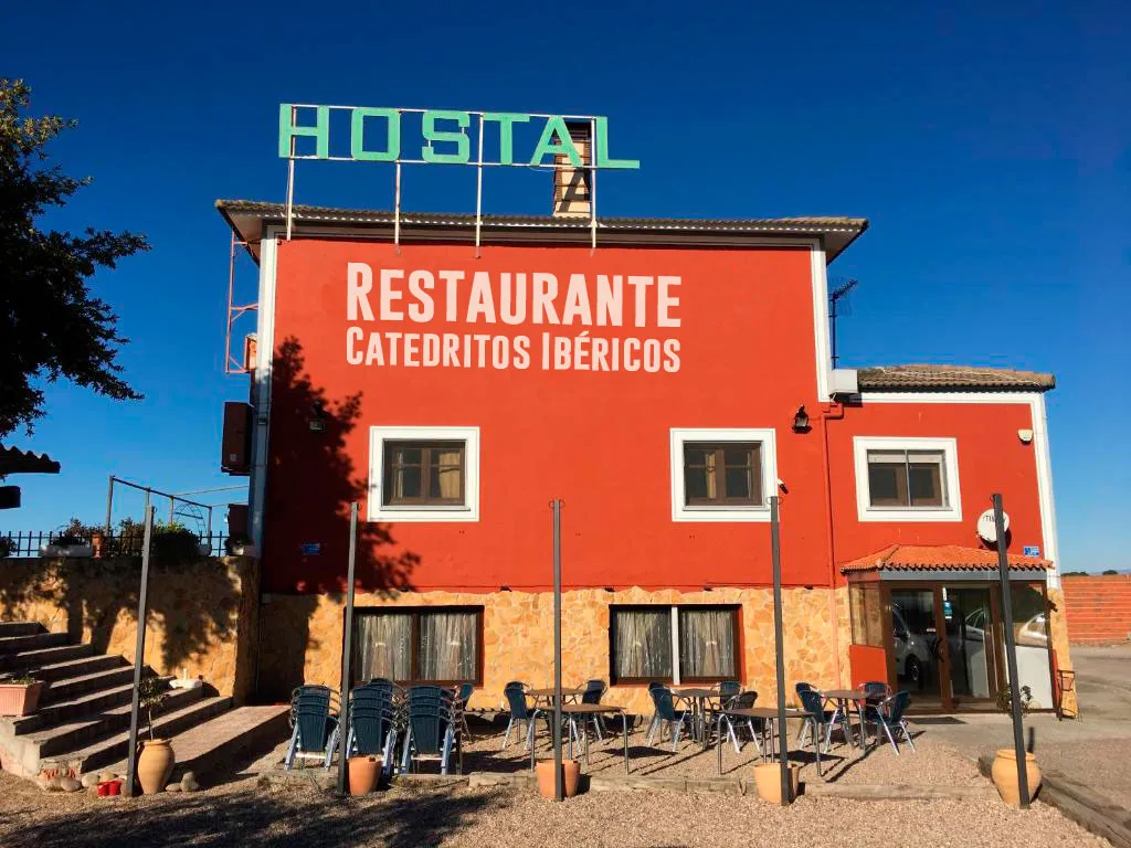 Catedritos Ibéricos A-5, Km 154 restaurant in Caleruela