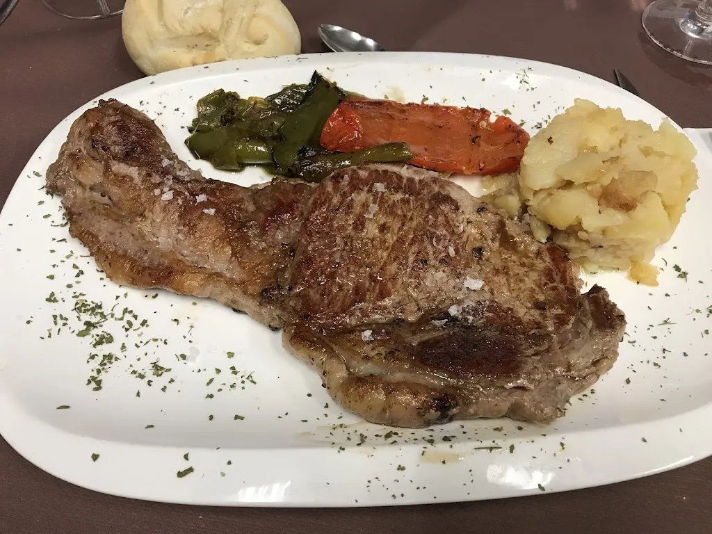 Rte. Mesón El Cazador restaurant in Calera y Chozas