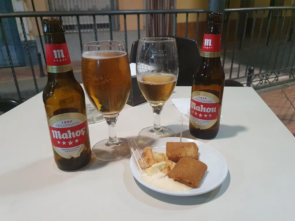 Francisco Vázquez_CAFÉ BAR RE-MO._Camuñas_review