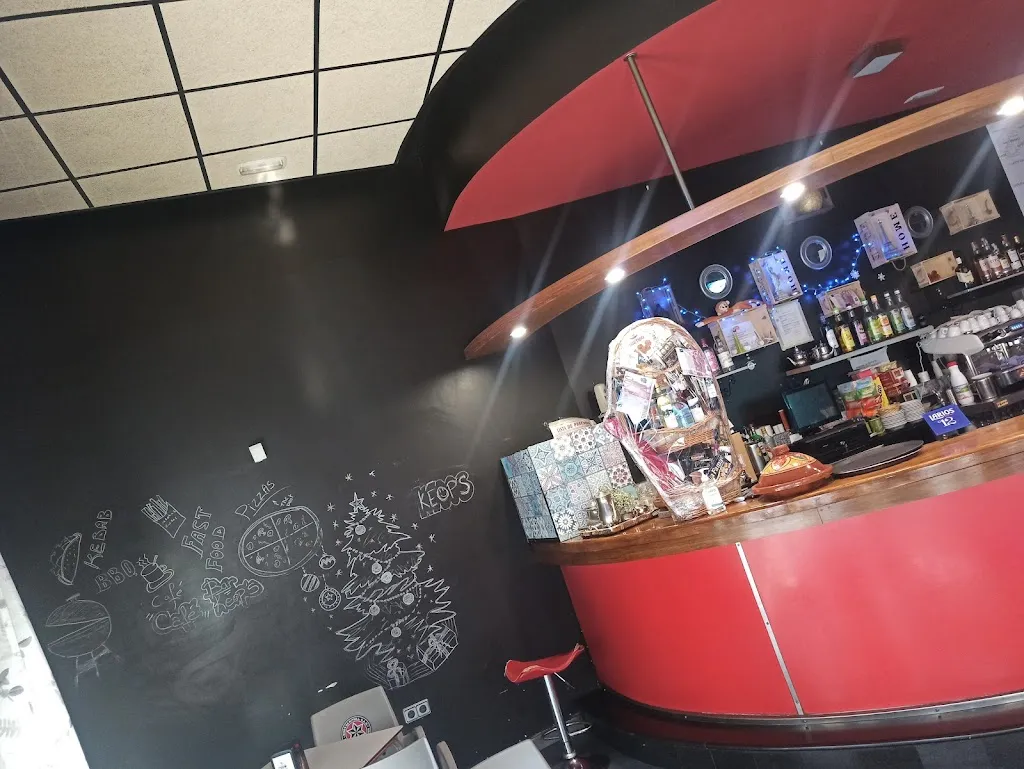 CAFÉ PUB Keop’s. restaurant in Camuñas