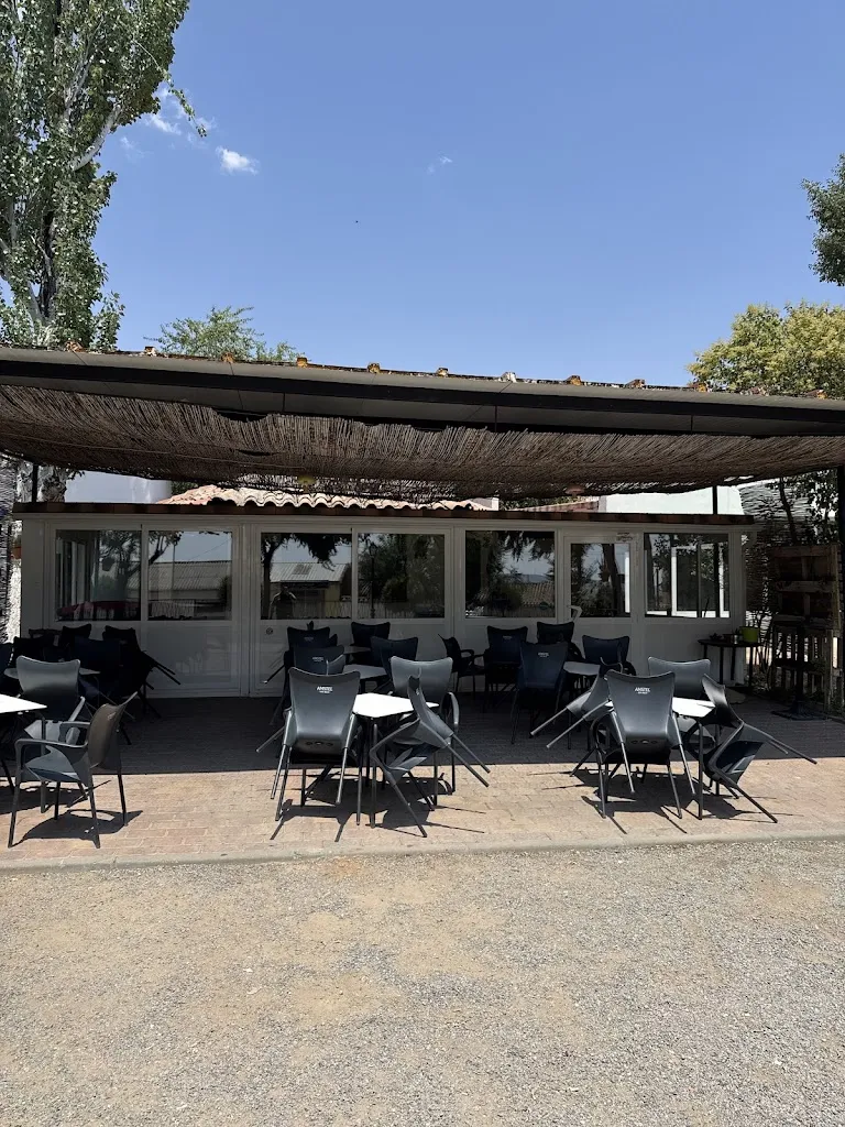 Bar-Terraza Kiosko del Parque restaurant in Camuñas