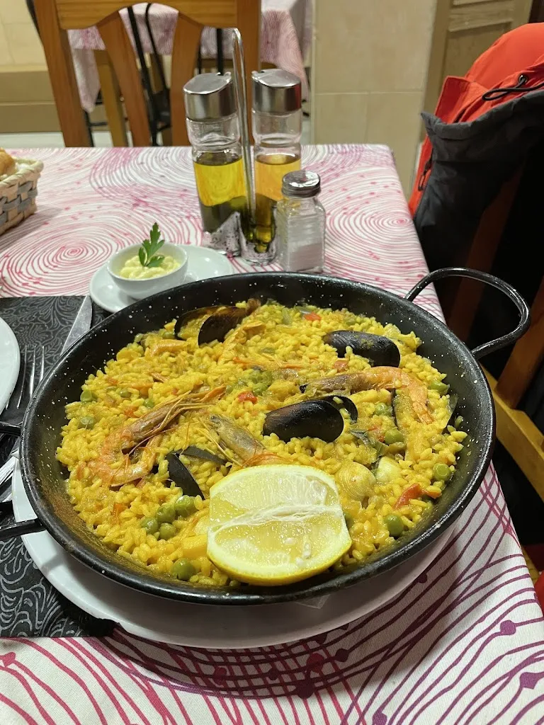 Carlos Henche Guijarro_Bar Manolo_Camarena_review