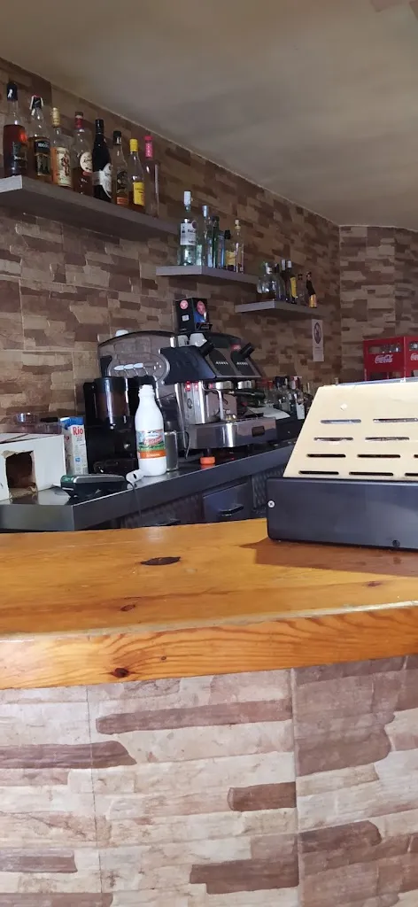 Pablo A. Pérez_Bar JOSANI_Casar de Escalona El_review