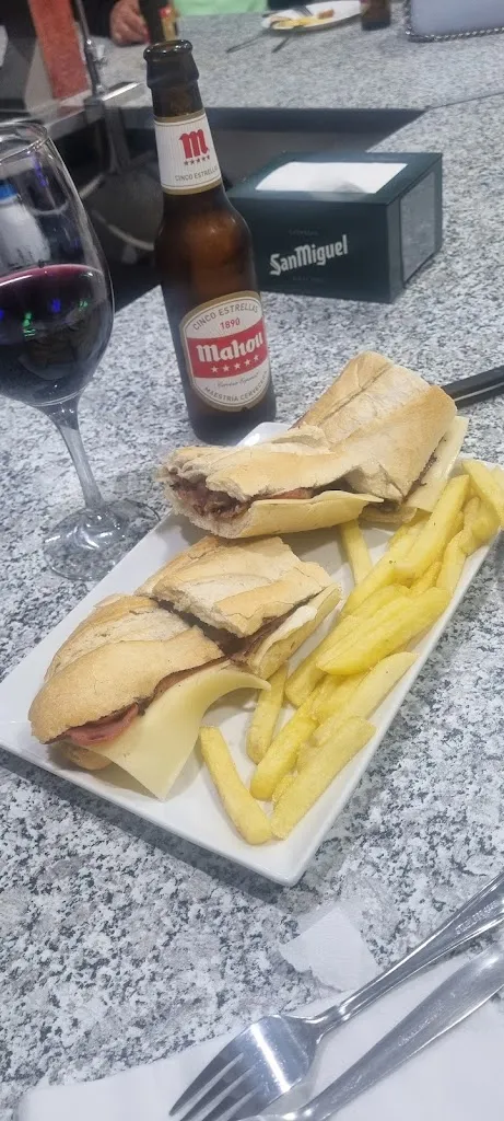 Juan Carlos MT_Bar La Farola_Casar de Escalona El_review