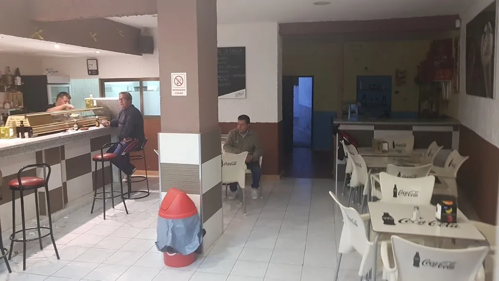 Bar La Farola restaurant in Casar de Escalona El