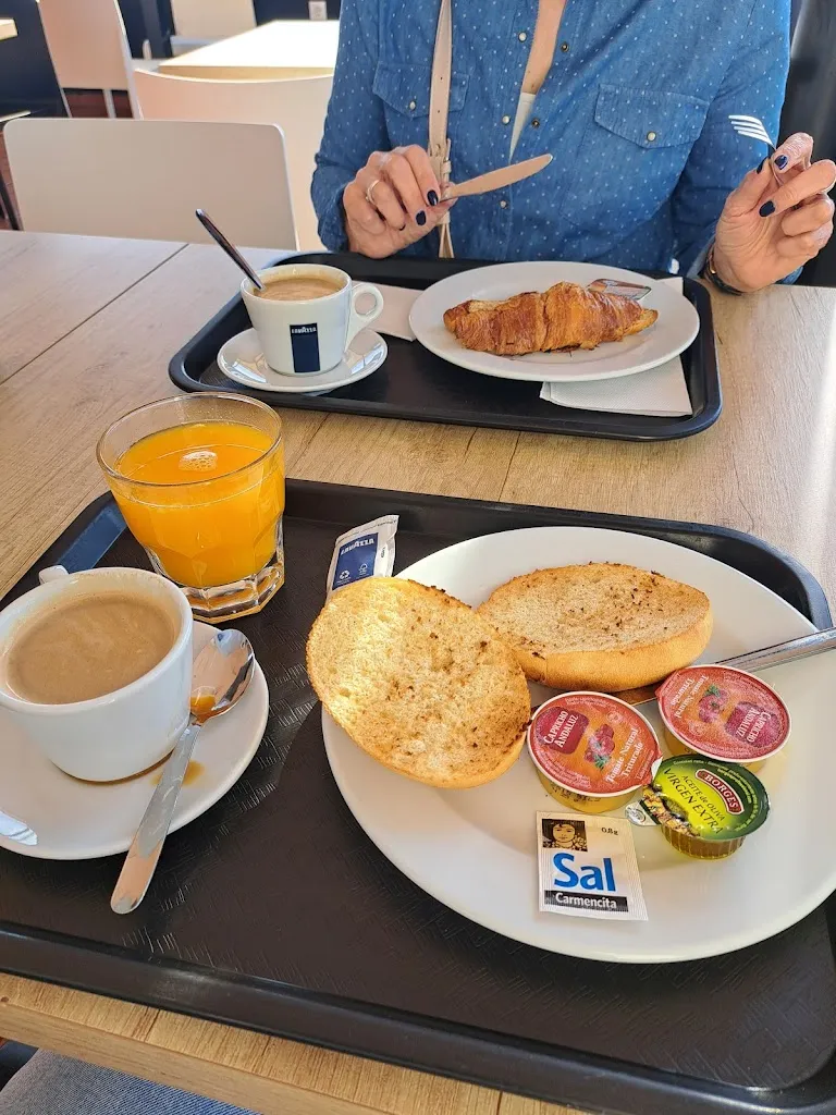 Cris Ochoa_Área de Servicio Cazalegas La Pausa - Dirección Extremadura_Cazalegas_review