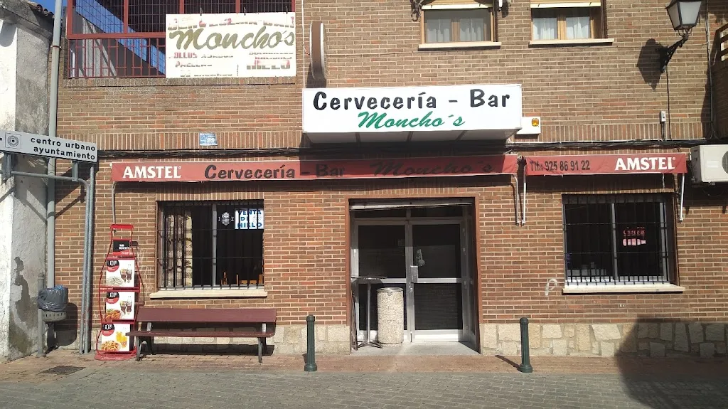 Bar Monchos restaurant in Cazalegas