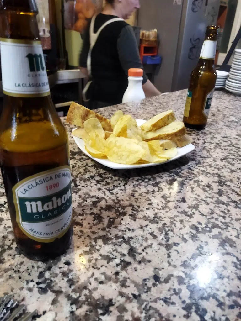 rafael del ama_Bar Los Delfines_Cedillo del Condado_recensione